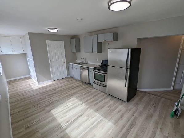 Charming 2 Bed, 1 Bath Unit in Provo - Available now - $1050/mo 1