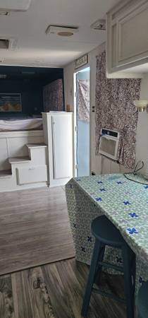 $180 / 1br - River front Rv / studio  apartment  weekly rentals (5196 lindgreen river st)64036535857793124