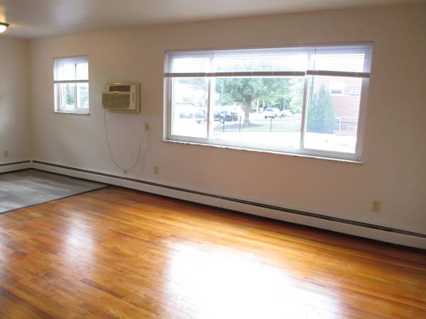 $960 / 2br - 675ft2 - Deposit Special! 2 Bed, 1 Bath Apartment in Reading! (Reading)63974189153538120