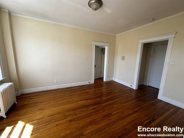 $1,850 AVAILABLE NOW! Sweet Studio in a Great Brighton Location! (Brighton)63817562480385121