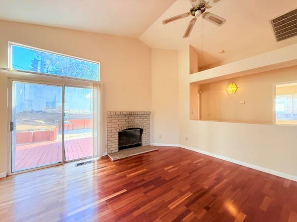 $2,995 / 3br - 1420ft2 - Gorgeously remodeled home 3-bedrm, 2-bath home in Pittsburg near BART (pittsburg / antioch)64000755182467122