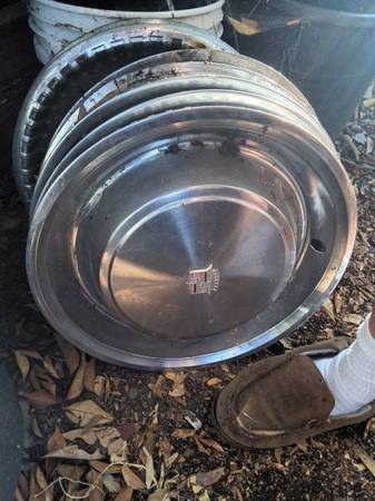 Cadillac hub caps 1