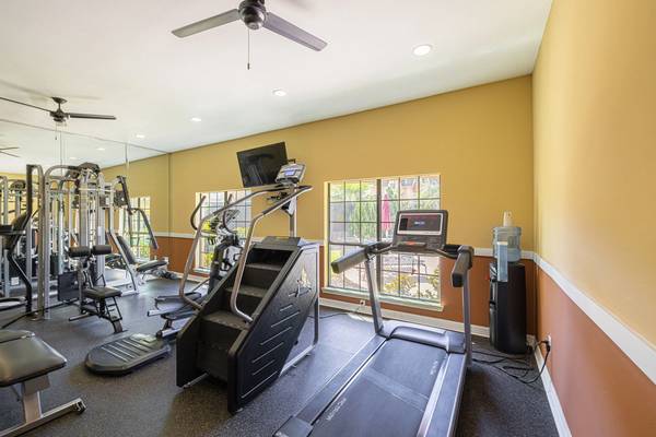 $729 / 1br - 655ft2 - Where comfort meets affordability (3400 Shady Hill Dr, Baytown, TX)63924042681090122