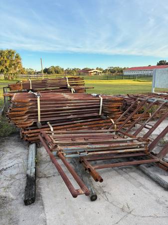 Portable Cattle Pins 1