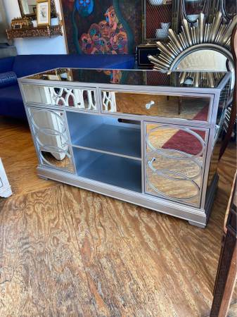 Mirrored Sideboard/Buffet/ Entertainment Cabinet 1