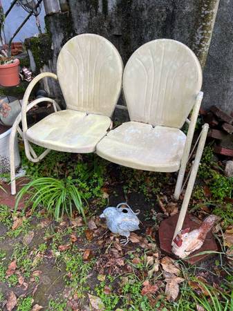 VINTAGE GLIDER CHAIR 1