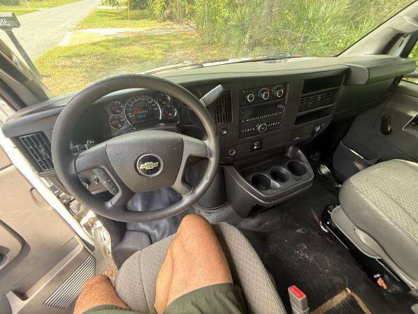 2017 Chevrolet 3500 Cutaway 16 - Photo 12