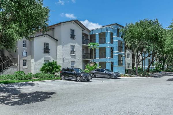 $2,590 / 3br - 1400ft2 - Bright Living with Pool & Lush Grounds! 🏊‍♂️ (9873 Lawrence Road, Boynton Beach, FL)64002011783042120