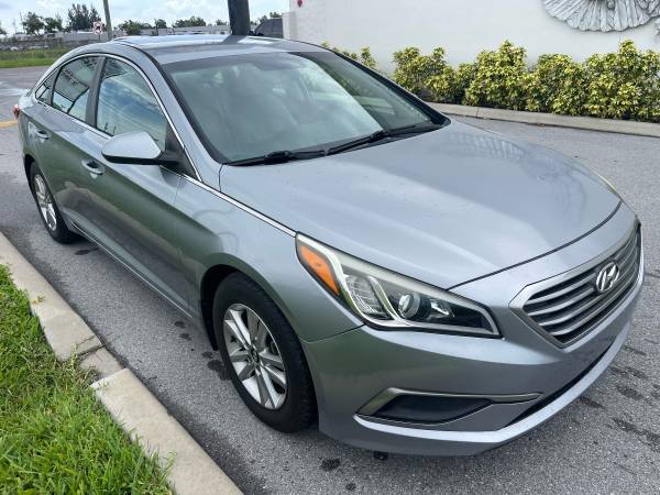 2016 Hyundai Sonata SE (ONLY 69K MILES/Warranty Included!) - $9,490 (Largo)63443269143553123