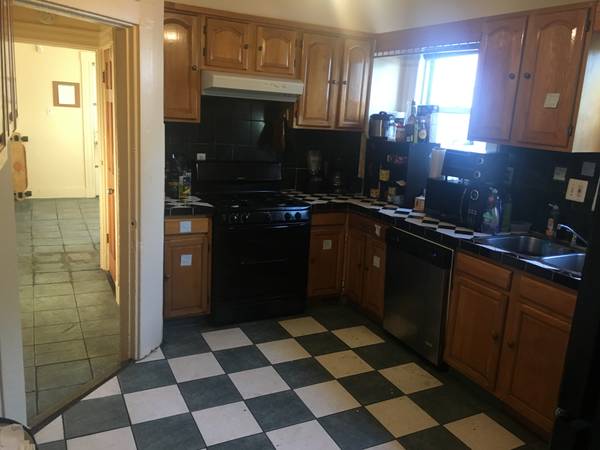 $1,050 Gorgeous House By Harvard New Engineering Building Available Now (Allston / Cambridge line)63996258871171123