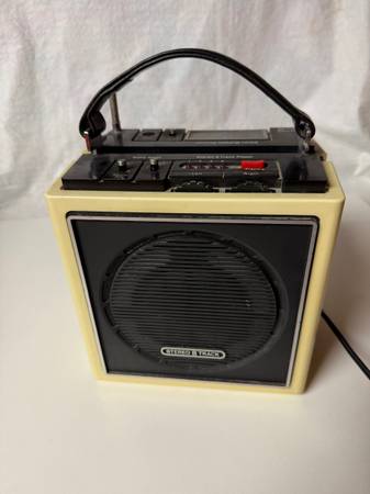 Vintage Sears Portable Stereo 8 Track Player AM FM Radio 1