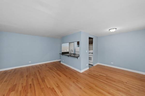 $1,800 / 1br - Very Nice and Very Spacious East Lakeview 1BD Apt. Parking Available! (Lakeview East)63898735748483122