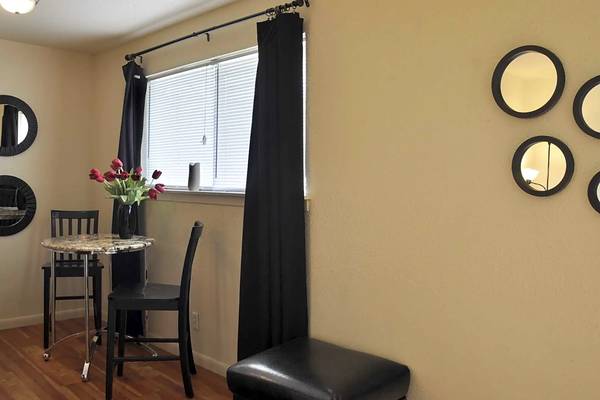 $850 / 1br - 560ft2 - AWESOME 1/1 near train and metro line (Houston)63906679360386123