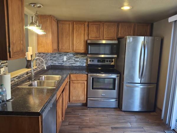 3bed 2 bath very nice 1 car garage fence yard duplex 1