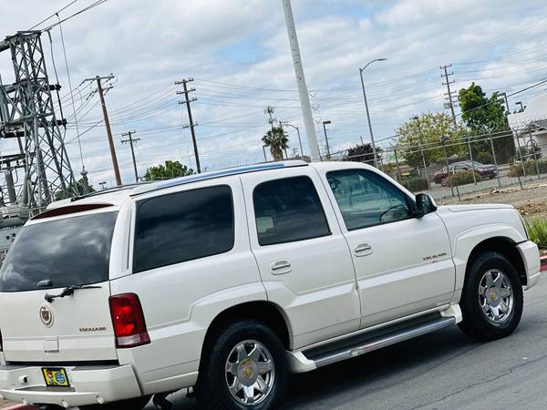 CLEAN TITLE 2005 CADILLAC ESCALADE GOLD BADGE Luxury LOW MILES 126K MI - $8,995 (SACRAMENTO)63616850321409123