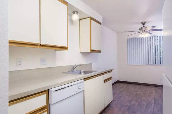 $1,595 / 2br - 915ft2 - Great space for every taste. You'll love our 2 bed, 1 bath townhome! (Salem)63660478597505124