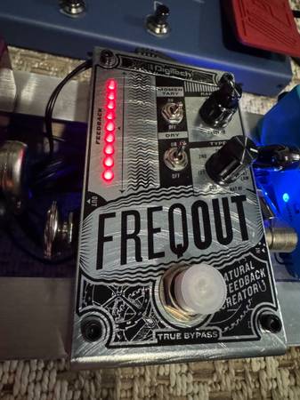Digitech Freqout sustainer pedal (price more down) 1