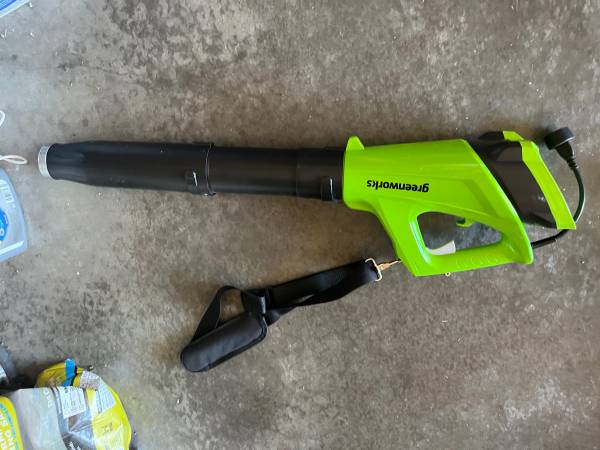 Greenworks Electric Leaf Blower 1