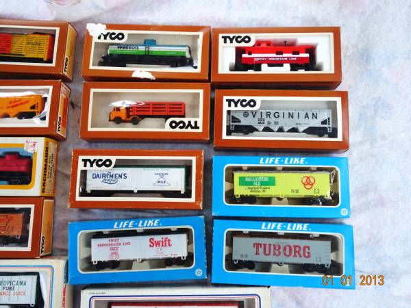 TYCO MODEL TRAIN SET 1