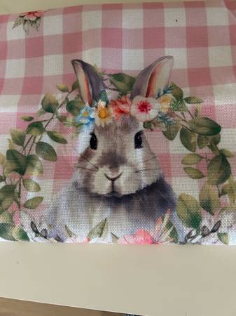 Easter table runner and napkin rings 1