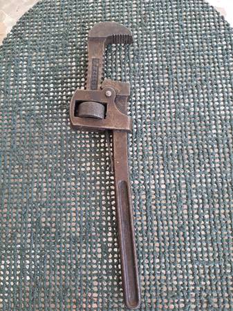 Antique F.E. Wells & Son Co. 10" adjustable pipe wrench 1