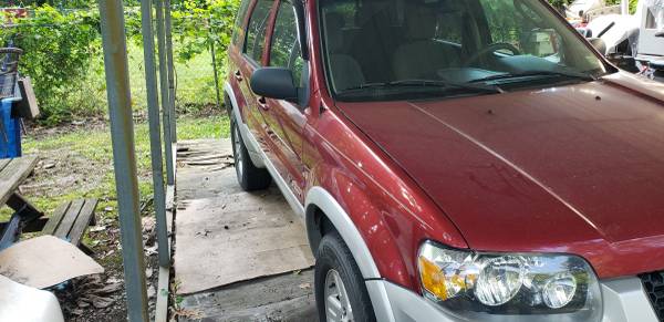 2005 Ford Escape hybrid.. - $1,500 (Newport News)63621742685953122