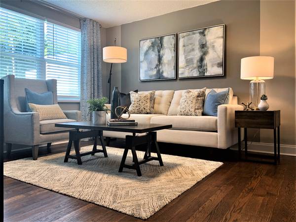 🏠 NOW LEASING 🏠 1