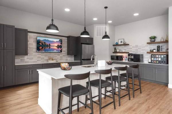 $1,748 / 2br - 1109ft2 - Modern Ceiling Fans and Lighting, Carports Available (St. Peters)63924426603906124