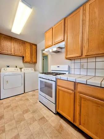 $2,255 / 3br - 944ft2 - //////////-¡3 habitaciones modernas con piso de vinilo de lujo y cocina de granito! (sunnyvale)63667994794883123