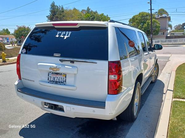 2008 Chevy Suburban - $6,500 (Serra Mesa)63618407447169121