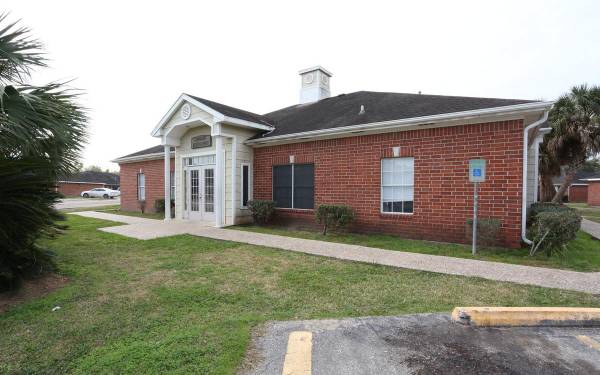 $1,250 / 4br - 1349ft2 - 4 BR Living at Its Best  Clubhouse, Pool, Nature, & More! (Sweeny)63906678729346124