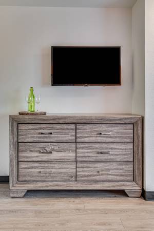 $289 Elevator Access, Free Utilities, Fully Furnished