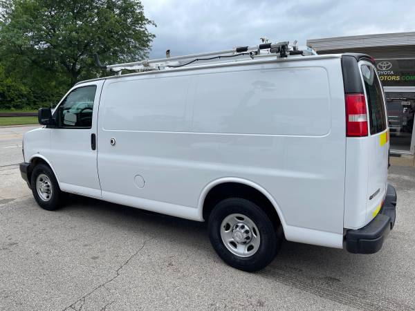 2018 Chevrolet Express 2500 - Photo 2