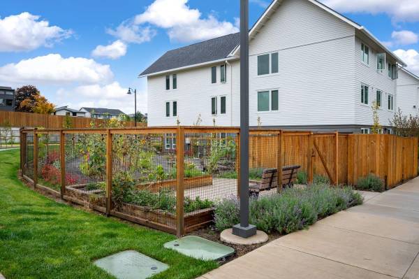 $1,767 / 3br - 1100ft2 - Senderos para bicicletas, camas de jardín, lavavajillas, sala de recreación (Happy Valley)63831607616003120