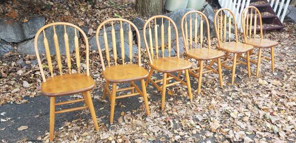 6 dining kitchen chairs. Solid wood 1