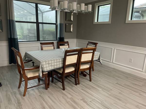 Classic extendable dining table and 8 chairs 1