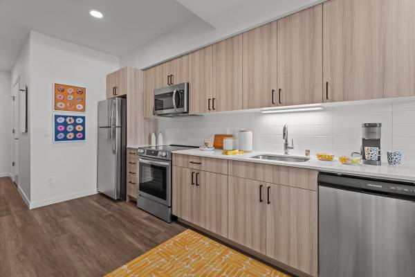 $2,388 / 1br - 790ft2 - Spacious Closets, Coat Closets, Parcel Lockers, Easy Access to I-563934419297027122