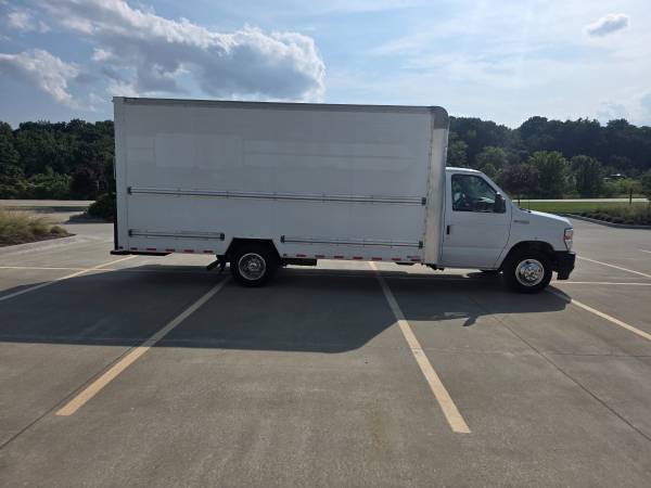 2022 Ford e350 - Photo 5