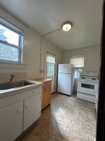 $1,550 / 2br - 2 Bedroom in the Heart of Downtown Amherst (Main St)64017046067713124