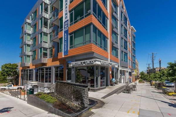 $2,400 / 1br - 744ft2 - Come In As A Stranger & Leave As  A Neighbor!!!🌞🍁🏡 (Tenley Town)63822079410947124