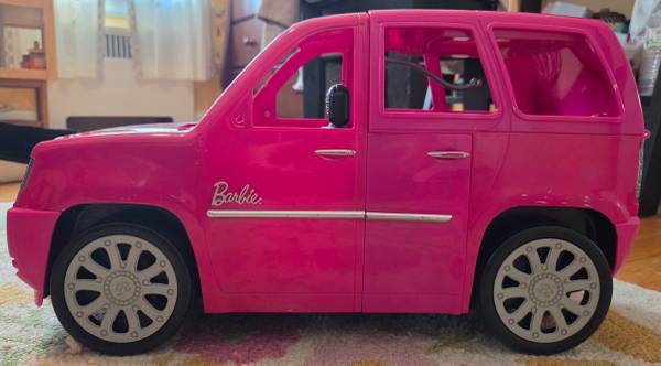 Barbie Rock n Royals Limo SUV 1