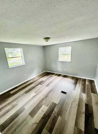 $2,395 / 5br - AMAZING 5BR/2BA Zephyrhills Home Decorative Fireplace, Privacy Galore! (Zephyrhills)63980538522114124