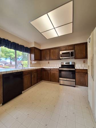 $4,695 / 4br - 1937ft2 - Tri-level 4bd House w/Large Yards @ 679 Timberpine Ave (sunnyvale)63940543778434121