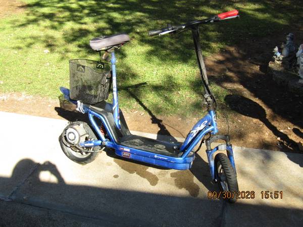 E-Zip 1000 Scooter 1