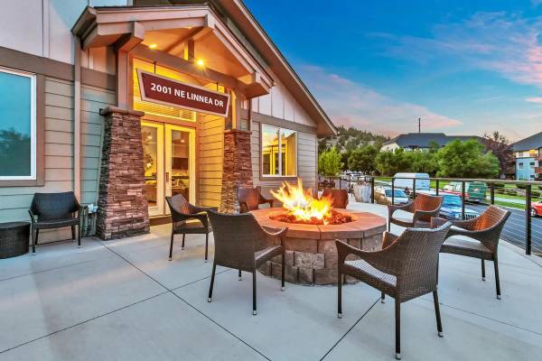 $2,044 / 2br - 1099ft2 - Next To Pilot Butte State Park, Modern Chef-inspired Kitchen (Pilot Butte)63839294796161124