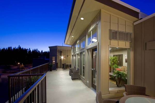 $1,399 / 2br - 2 Sunrooms w/ Deck, Located in Shoreline, 2bd 1ba (1140 N 192nd St, Shoreline, WA)63799882088451122