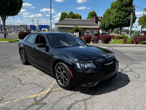 2018 Chrysler 300 S Awd muy limpio - $7,999 (Spokane)63613040198403120