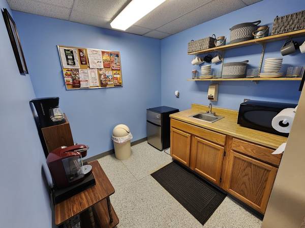 $2,100 / 2000ft2 - LAKEVIEW OFFICE SUITE (St. Charles Parkway)63611884561281122