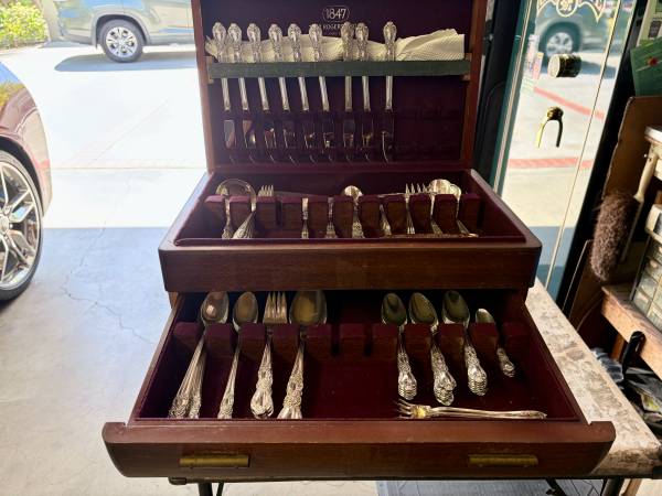 SILVER PLATE FLATWARE IN BOX 1