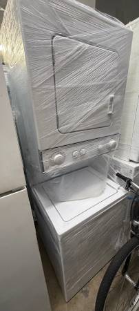 Whirlpool White Stackable Gas 24”Width 1